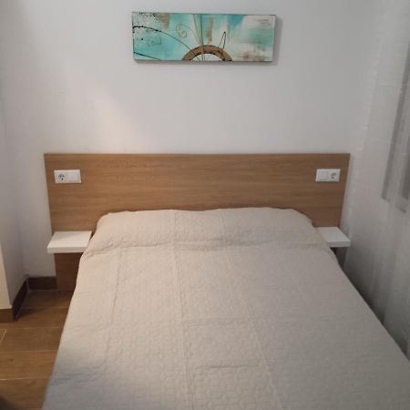 Habitacion Economica Con Bano Privado En Pleno Centro De Figueres Figueres  Exterior photo